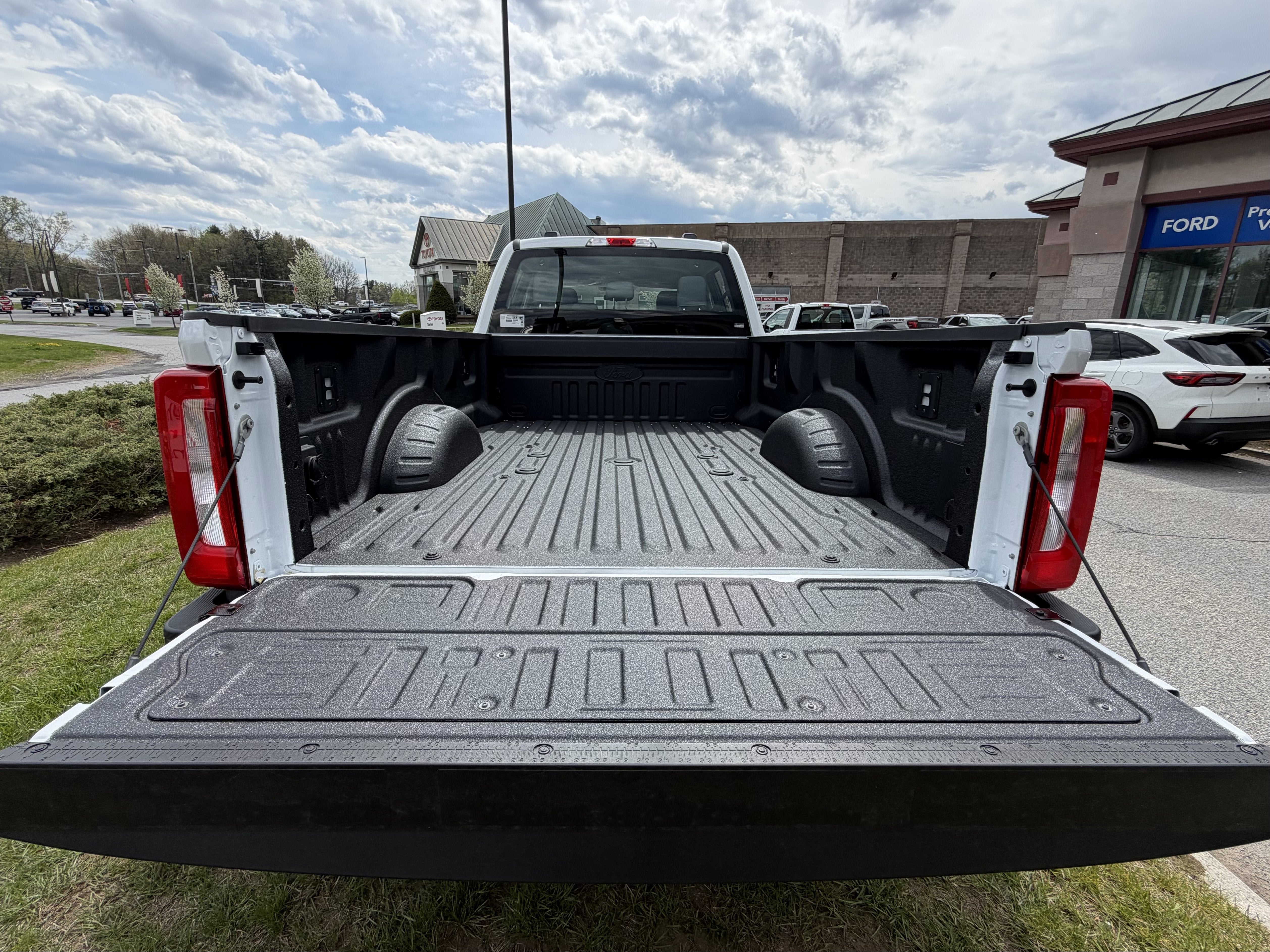 2026 Ford Super Duty F-350 DRW XL