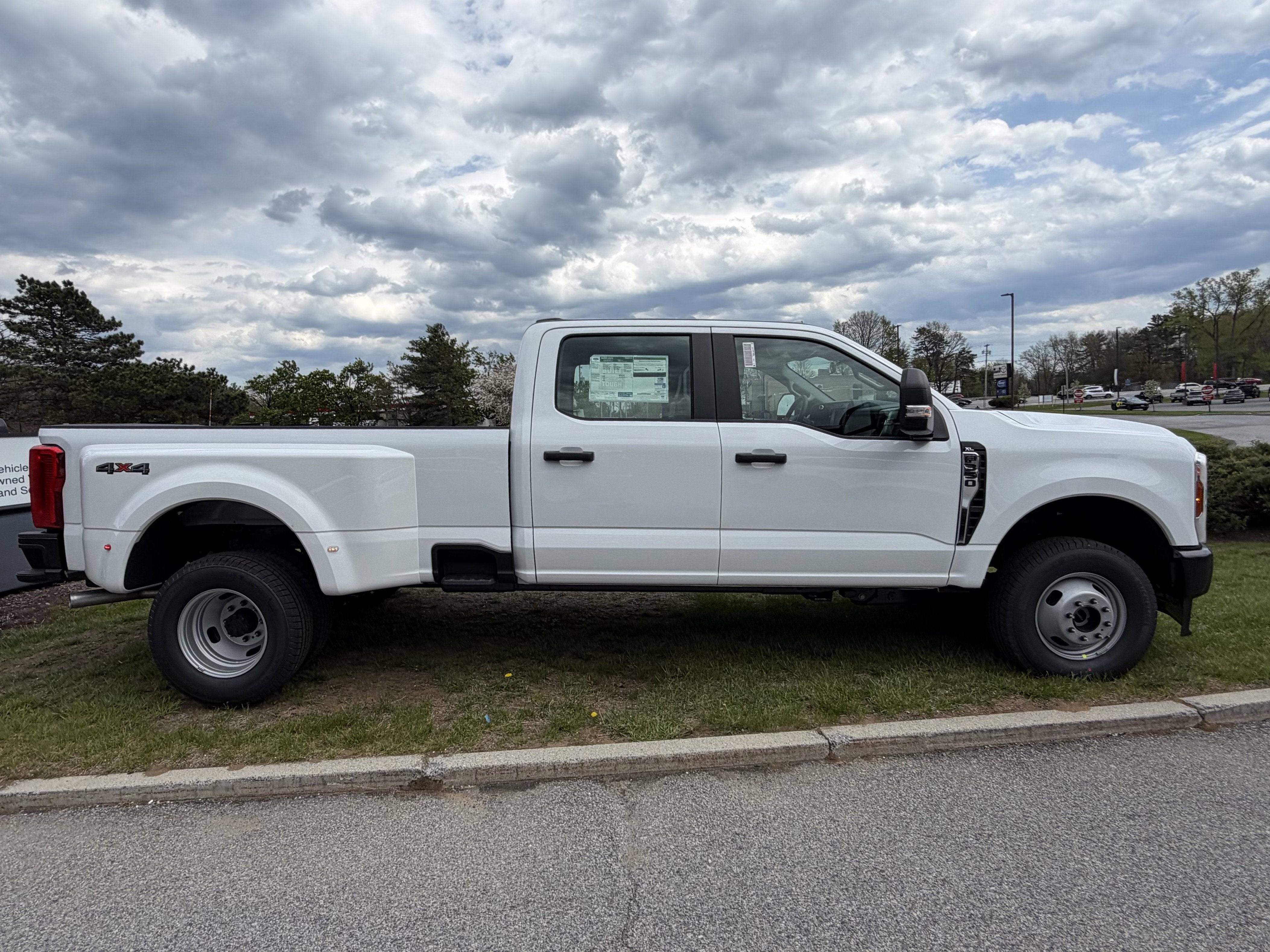 2026 Ford Super Duty F-350 DRW XL