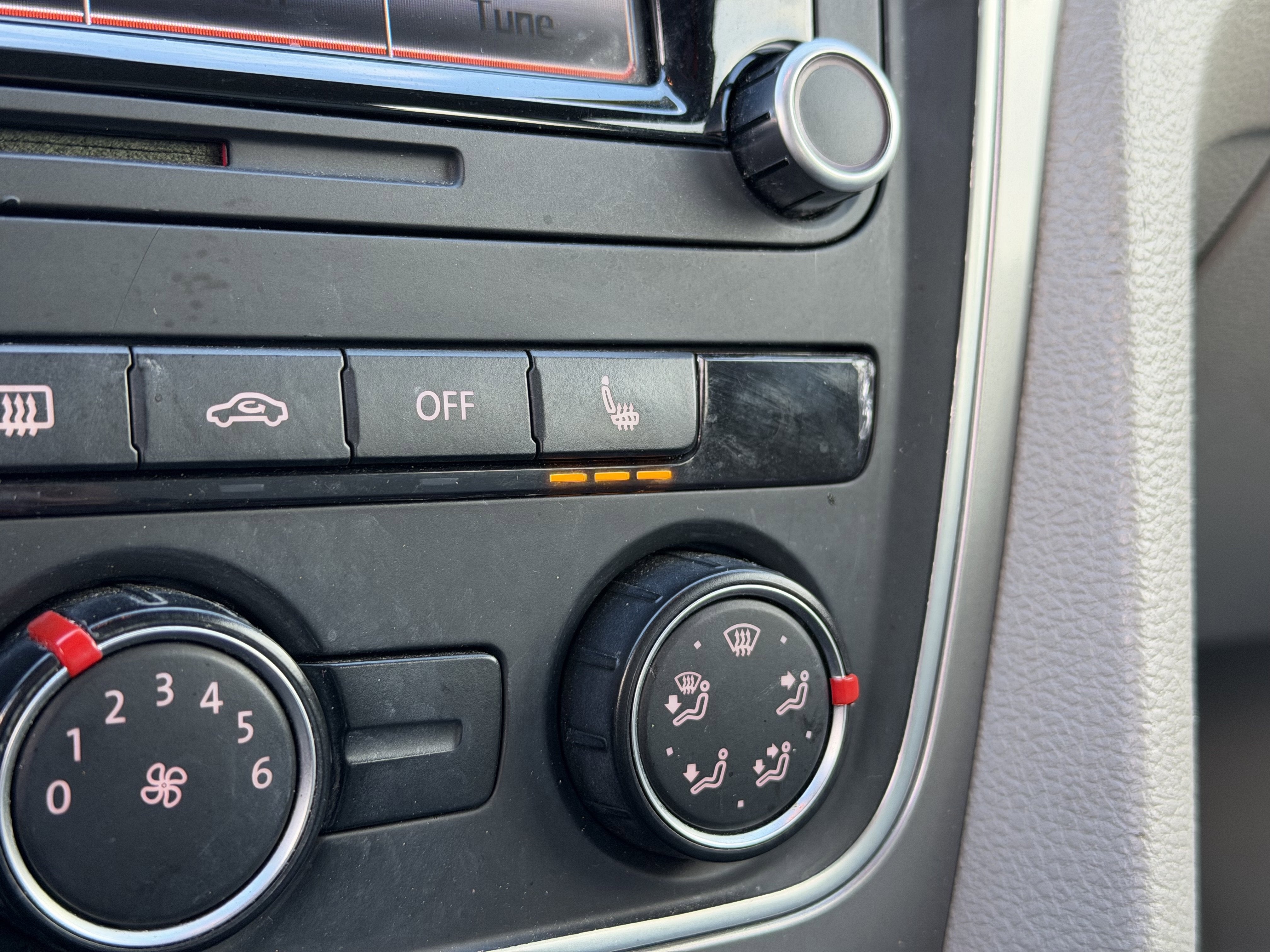 2015 Volkswagen Passat 1.8T Limited Edition