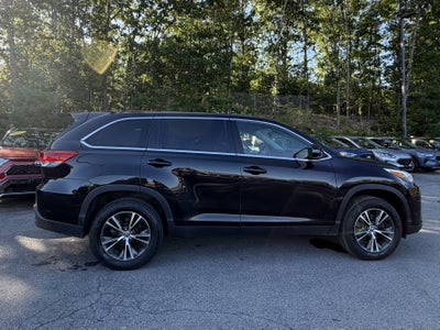 2019 Toyota Highlander LE