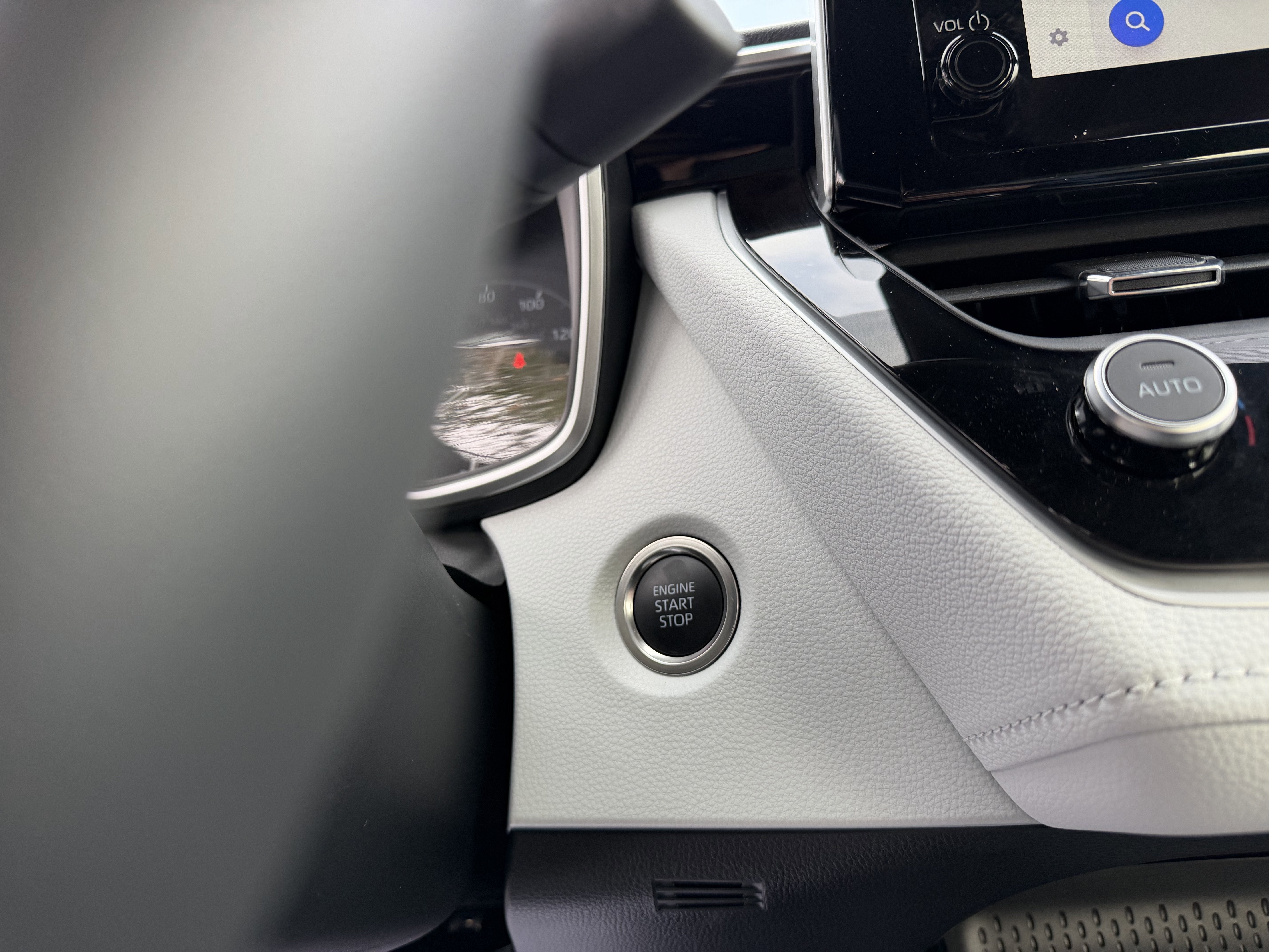 2025 Toyota Corolla Hatchback SE